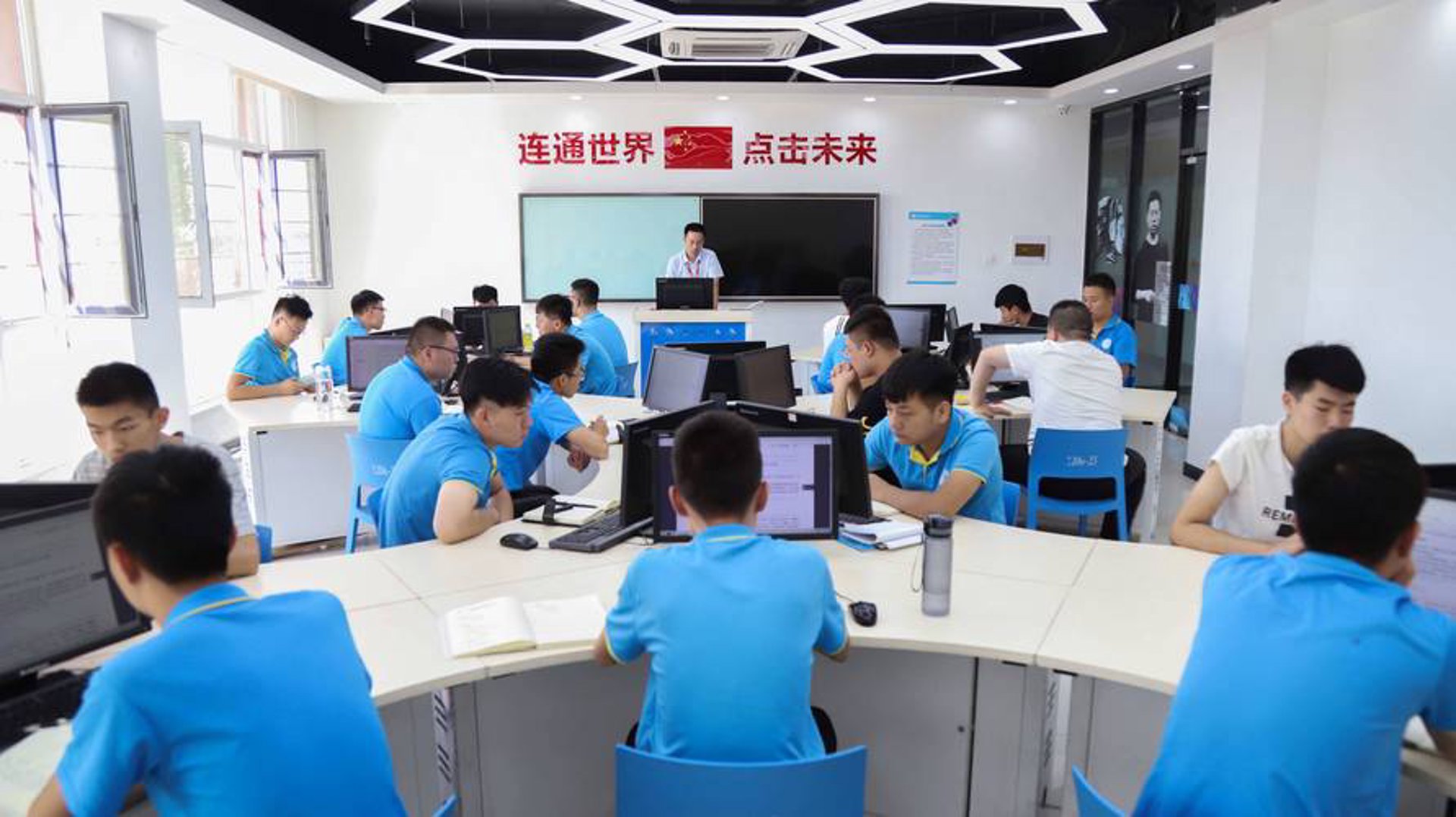 青年互联网服务